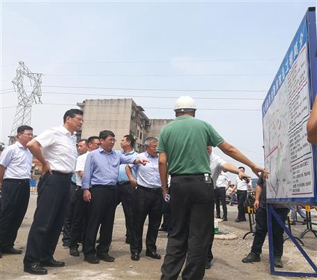 鄭俊康、吳煒到火車站周邊路網改造工程調研