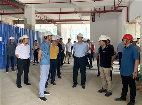 鄭俊康等柳州市領(lǐng)導到公司承建的項目檢查