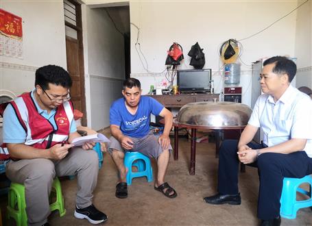 公司領(lǐng)導(dǎo)赴靖西市定點(diǎn)幫扶村開展大回訪及工作調(diào)研活動