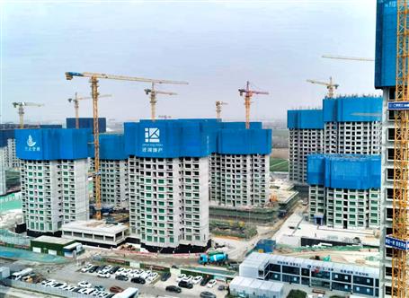 【真抓實(shí)干 奮勇爭先】冶建公司一區(qū)外項(xiàng)目5棟樓陸續(xù)封頂